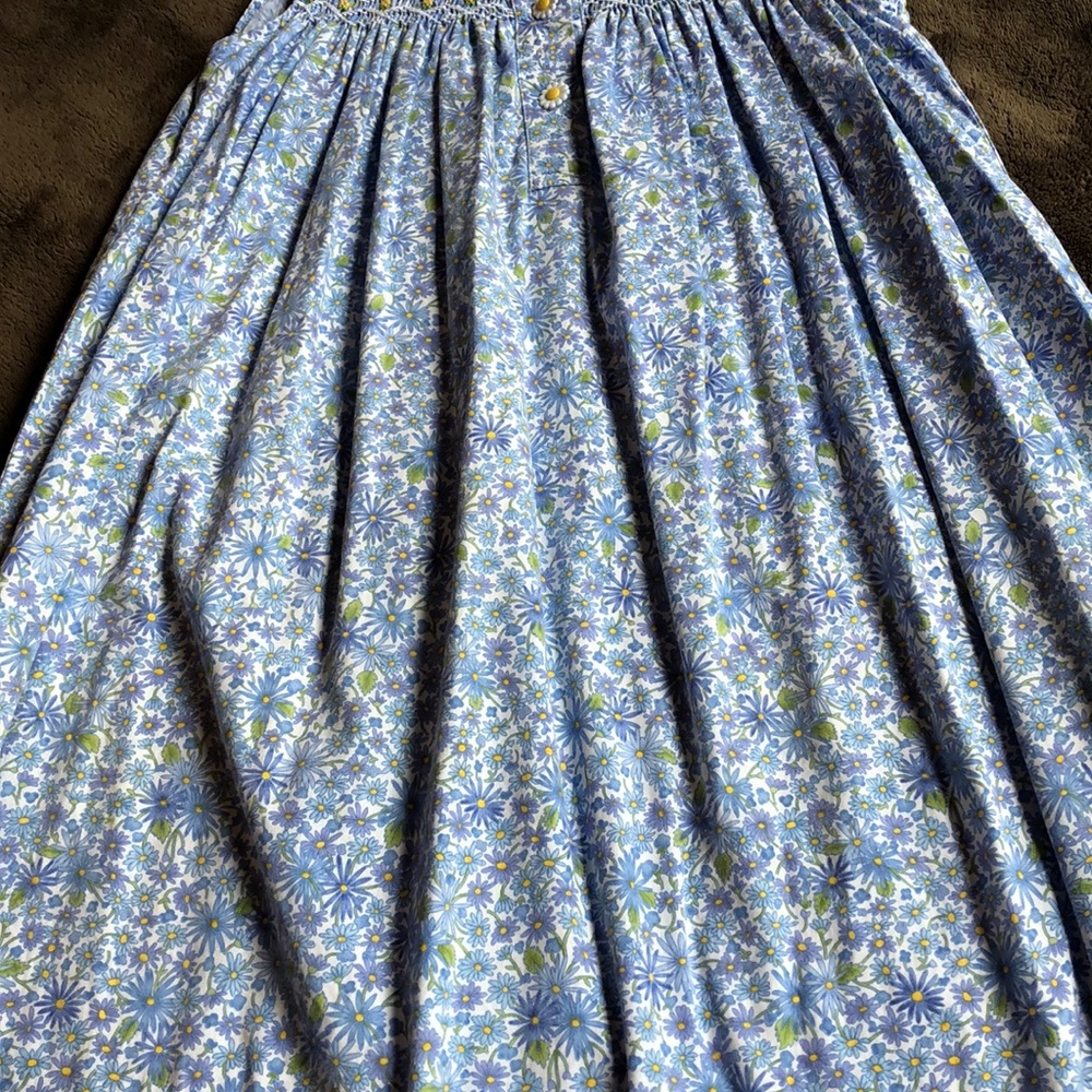 Daisy Blue - Picture 3 of 7